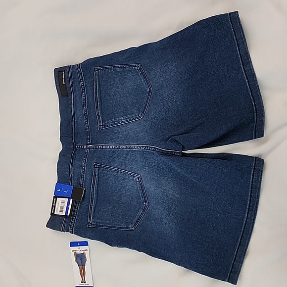 DKNY Jeans women's Short Size: L - Picture 15 of 17